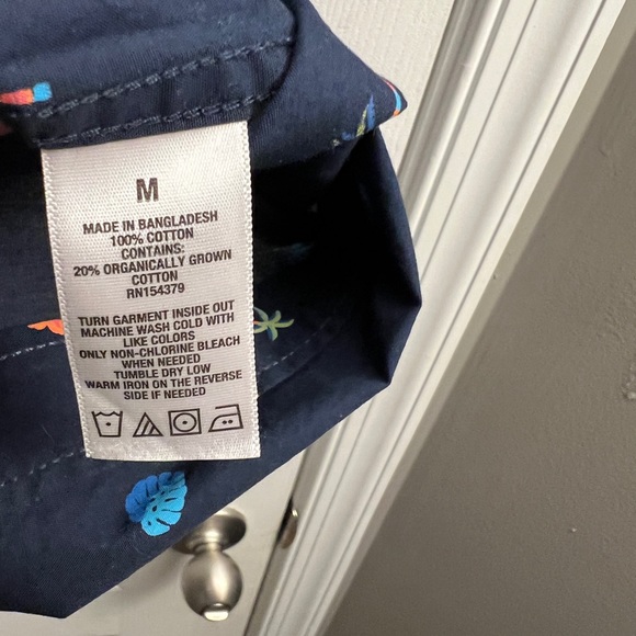 Button up summer shirt.martinis flowers and palm tree design. Aeropostale size M - Picture 3 of 3